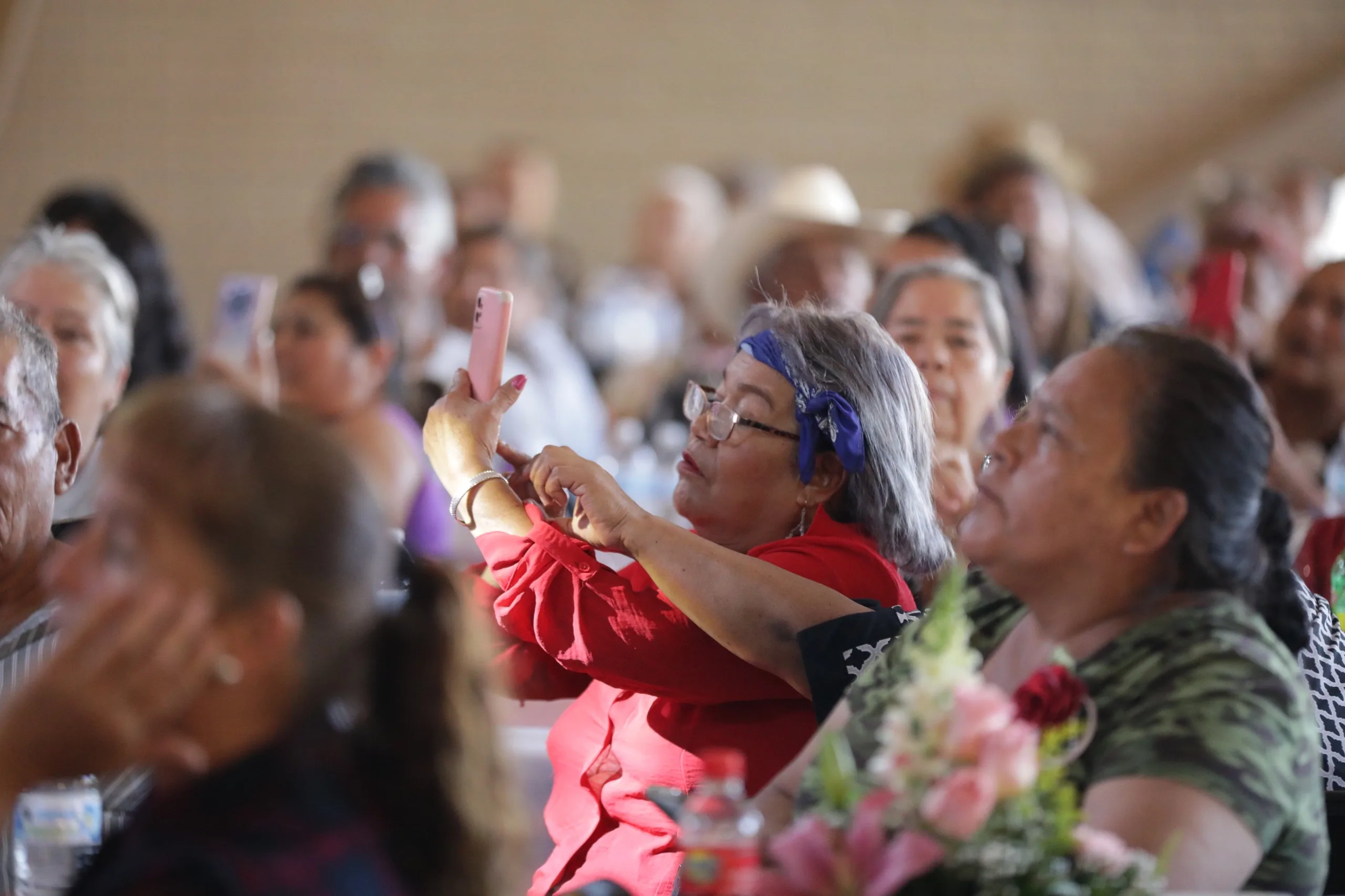Cruz Pérez Cuéllar encabeza celebración del Día de las Madres en Polideportivo La Montada, Ciudad Juárez - imagen 12