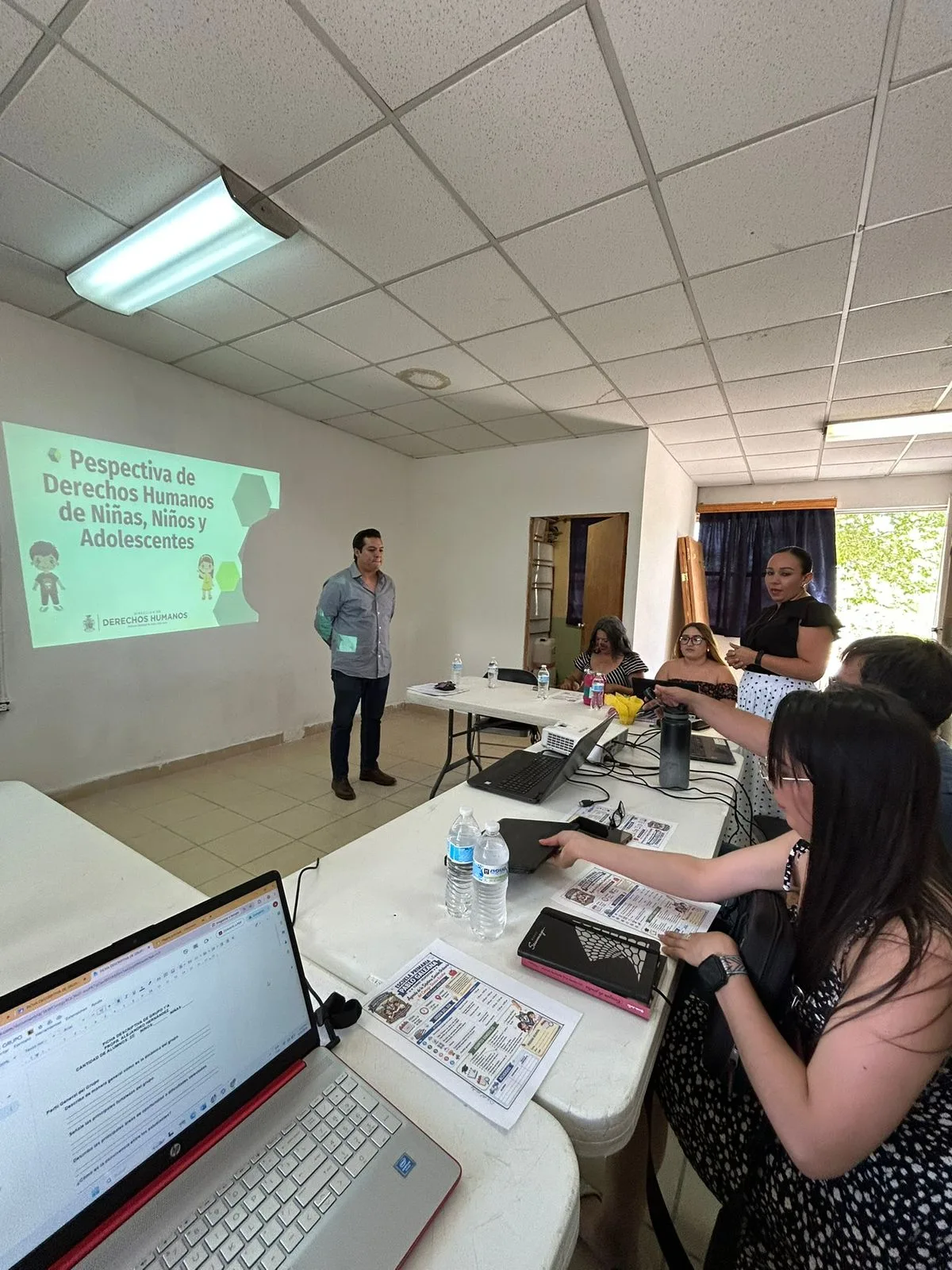 Capacitan a personal de escuela primaria en derechos humanos y protección infantil en Juárez - imagen 1