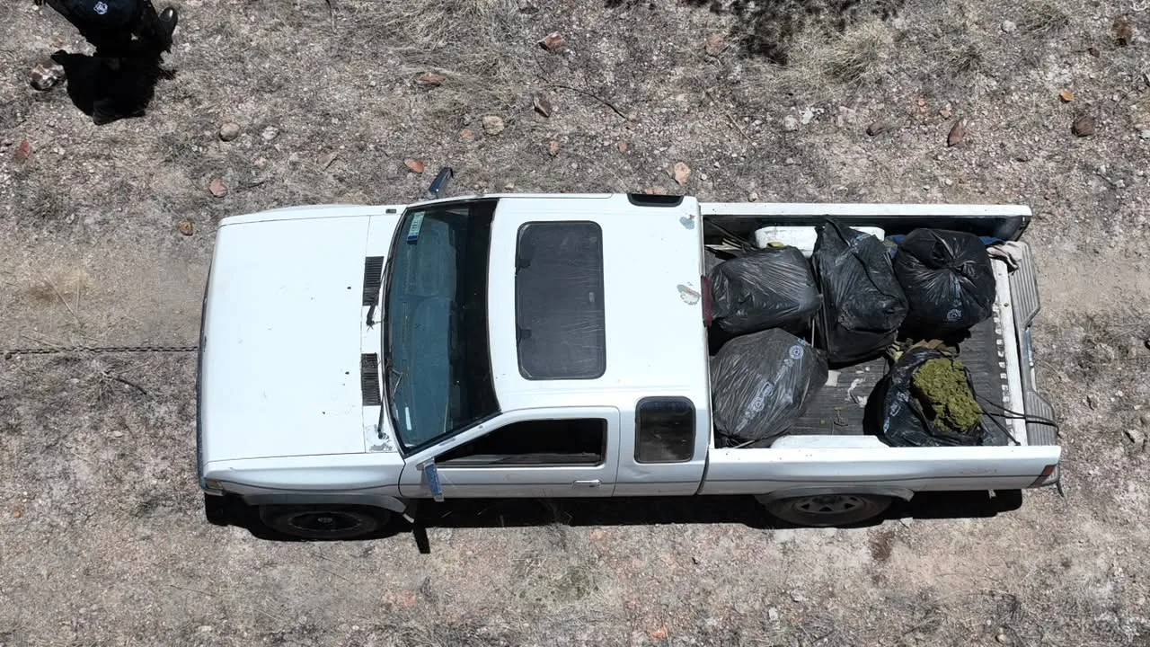 Aseguran 89 kilos de marihuana y una pick-up robada en Cusihuiriachi, Chihuahua
