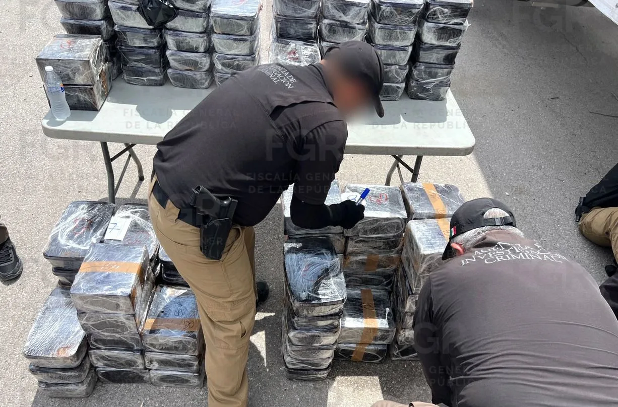 Detienen a conductor con casi una tonelada de metanfetamina en Durango