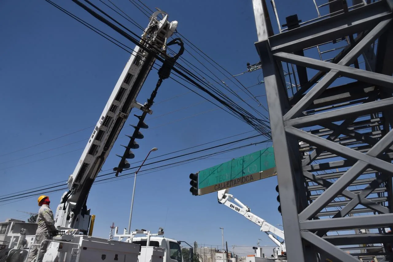 Retiran cableado aéreo en calle Tapioca para construcción de puente peatonal en Culiacán - imagen 4