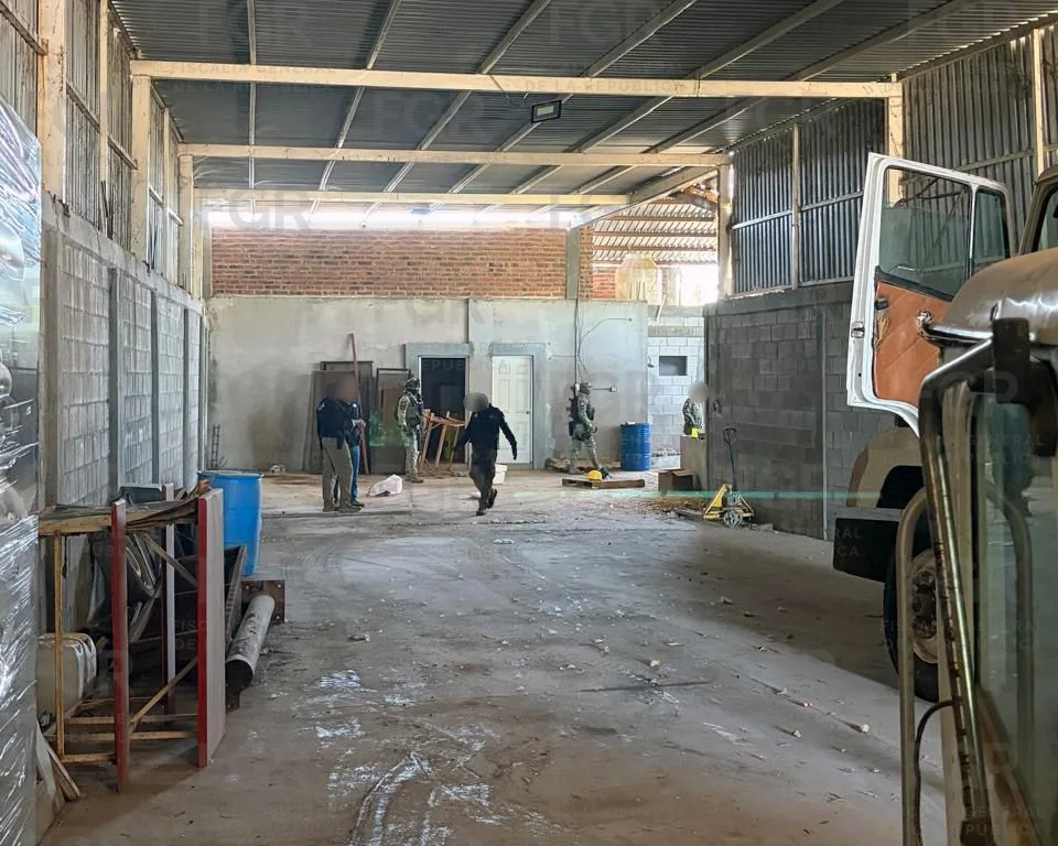 FGR asegura sustancias y vehículos en operativo en Ciudad Obregón, Sonora