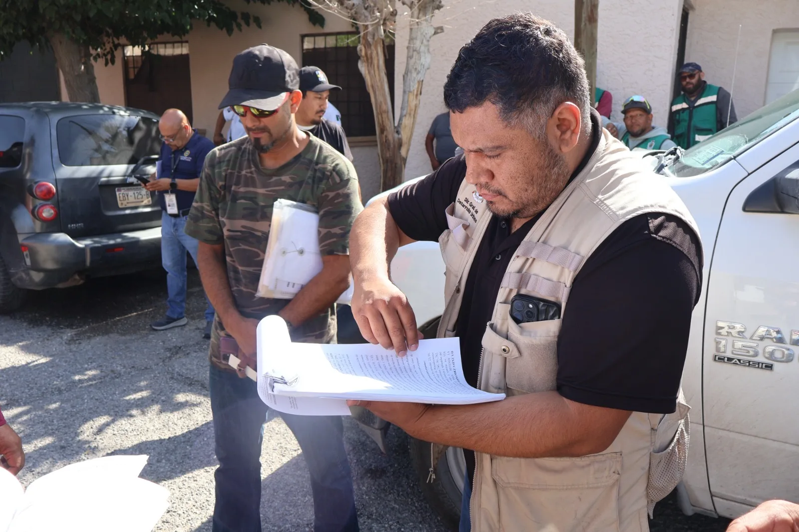 Retiran portón y limpian predio en Virreyes para mejorar seguridad y tránsito