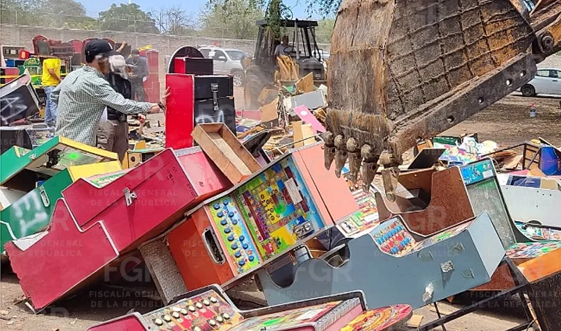 FGR de Colima incinera narcóticos y destruye máquinas tragamonedas en operativo conjunto - imagen 2