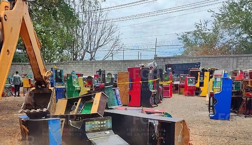 FGR de Colima incinera narcóticos y destruye máquinas tragamonedas en operativo conjunto - imagen 4