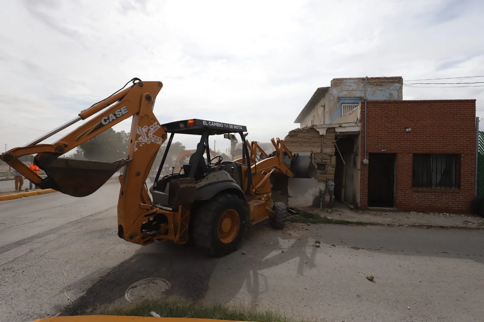Demuelen finca abandonada en cruce de Ingeniero David Herrera Jordán y Ramón Corona para reducir riesgos - imagen 6